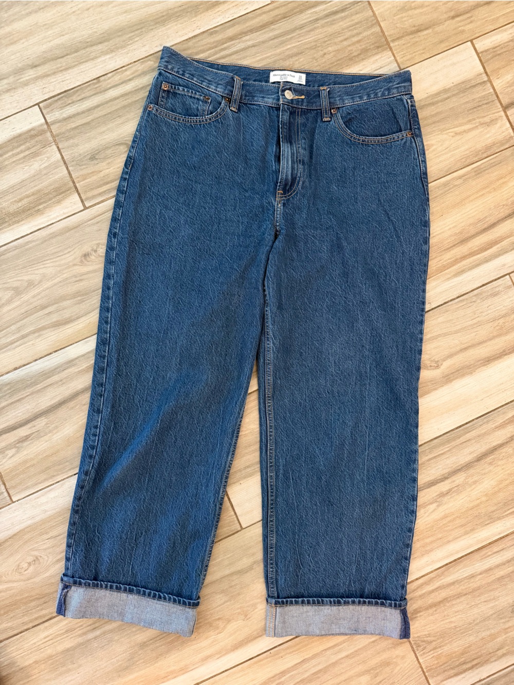 Women’s Abercrombie and Fitch cuffed dark denim jeans
